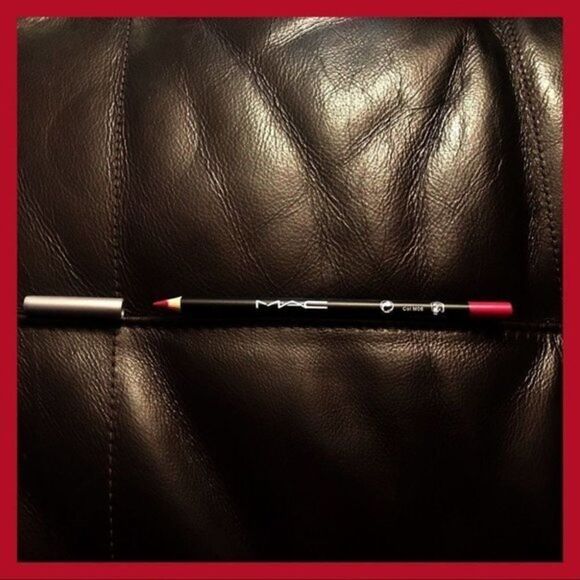 New M.A.C. Eye/Lipliner Aloe Vera & Vitamin E - Picture 1 of 4